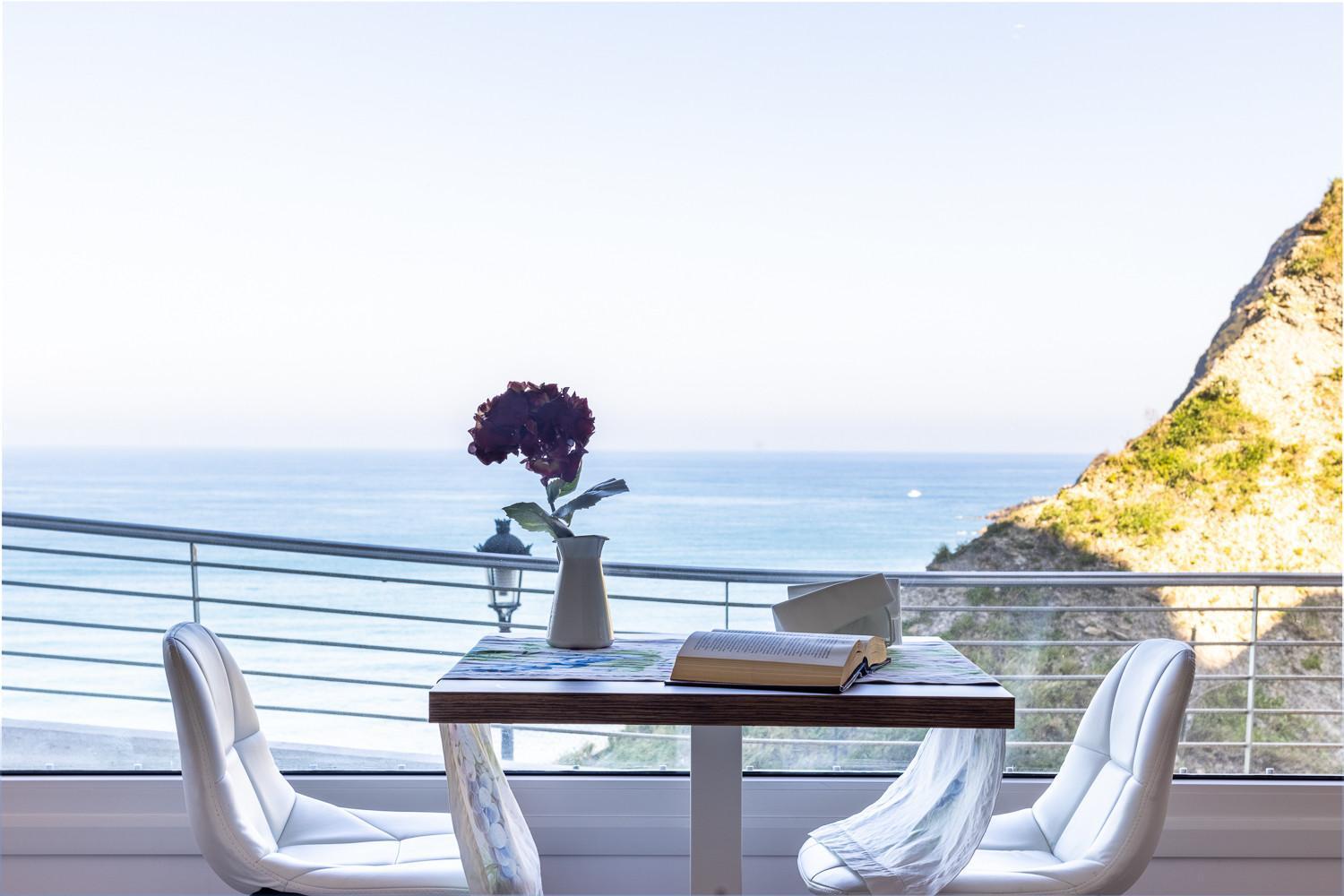 Apartamentos Kresala - Vistas Al Mar Getaria Buitenkant foto
